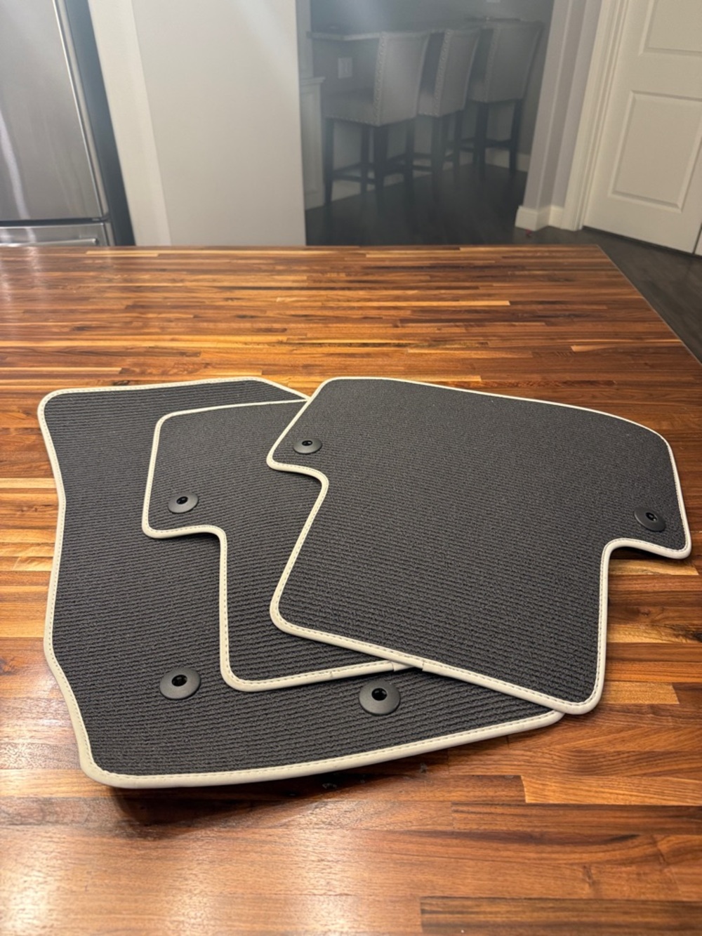 Volvo replacement car mats black with light gray trim